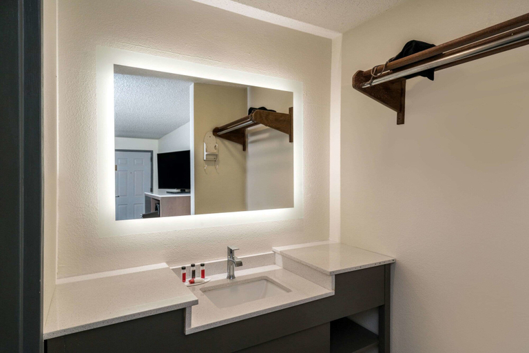 Bathroom 4, Baymont by Wyndham Franklin/Cool Springs, Williamson