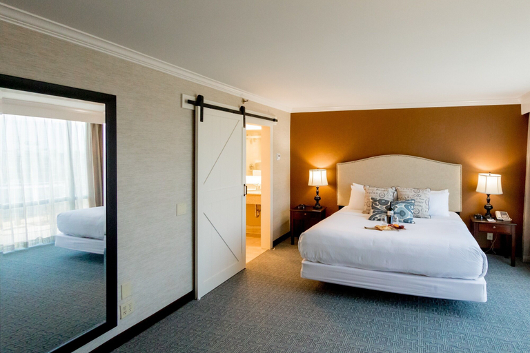Bedroom 4, Embassy Suites by Hilton Lexington Green, Fayette