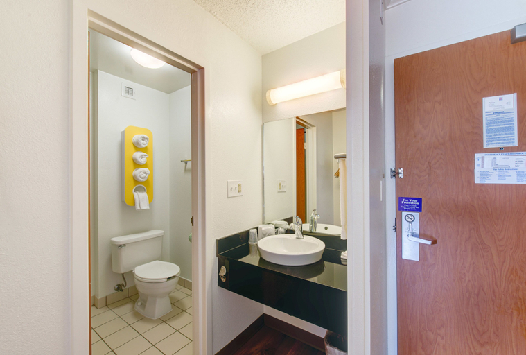 Bathroom 4, Motel 6 Virginia Beach, VA, Virginia Beach