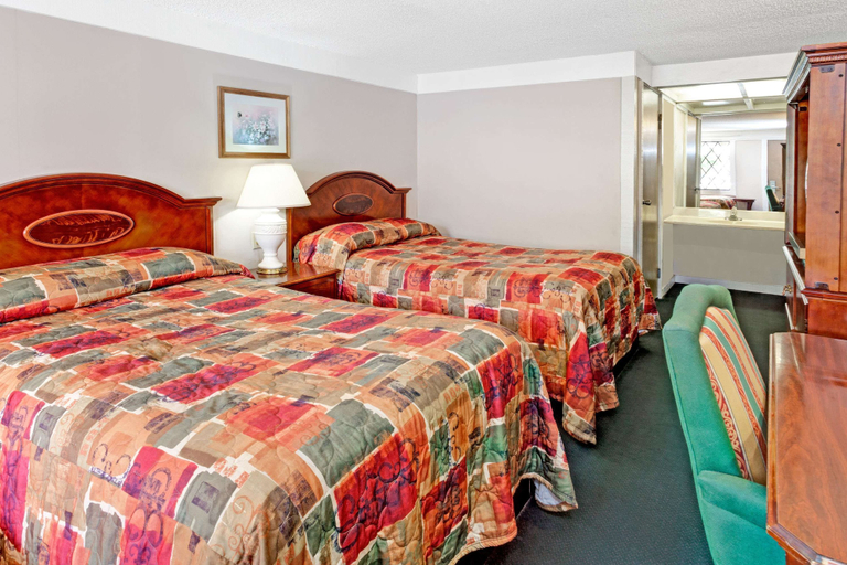 Bedroom 3, Knights Inn Austell, Cobb