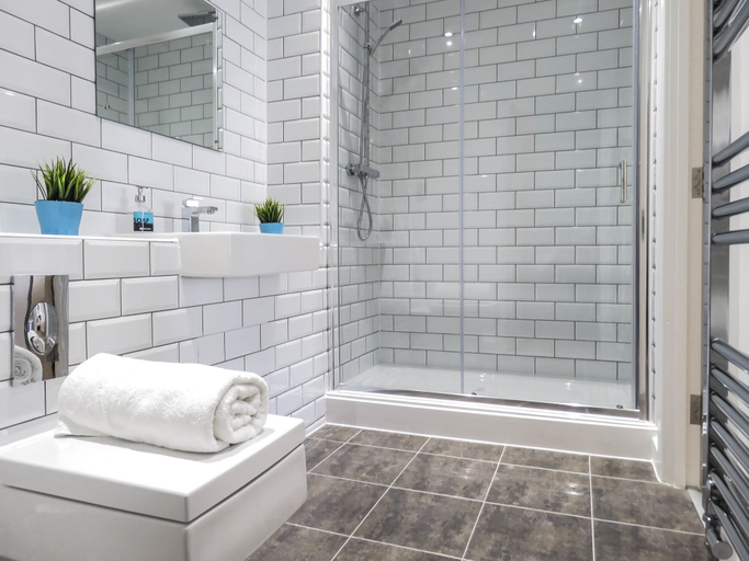 Bathroom 3, Tudors eSuites Birmingham Canalside Apartments, Birmingham