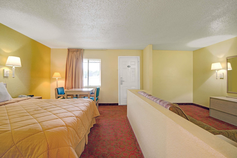Bedroom 3, White Rock Inn, Hays