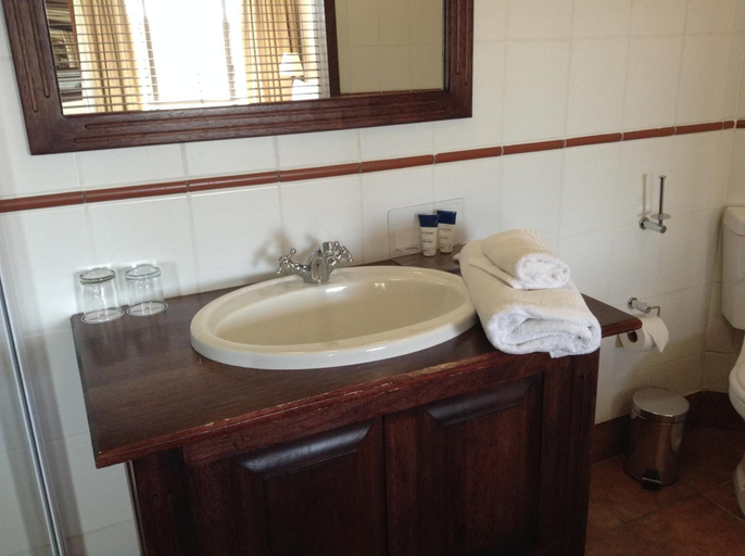 Bathroom 5, Protea Hotel by Marriott Harrismith Montrose, Thabo Mofutsanyane