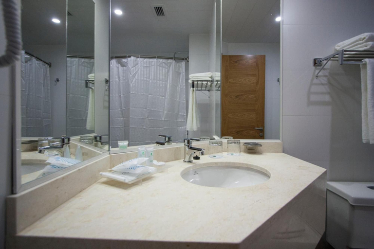 Bathroom 4, Hotel Diego de Almagro Osorno, Osorno