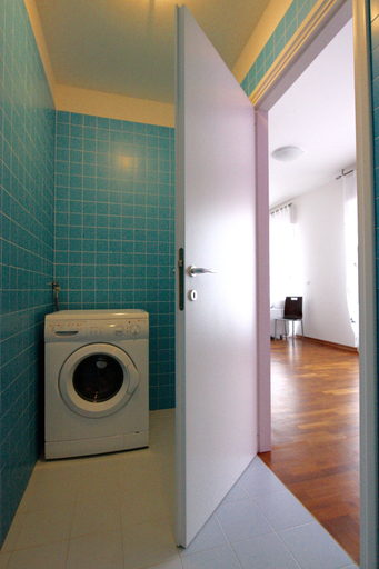 Bathroom 3, Le Terrazze, Trieste