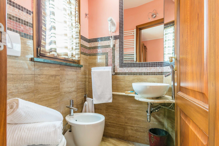 Bathroom 3, Hotel Vibel, Roma