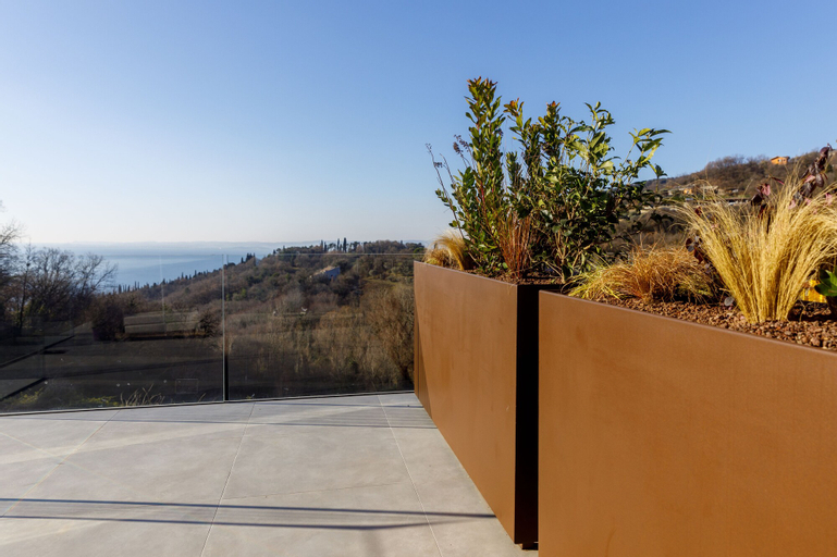 Exterior & Views 19
