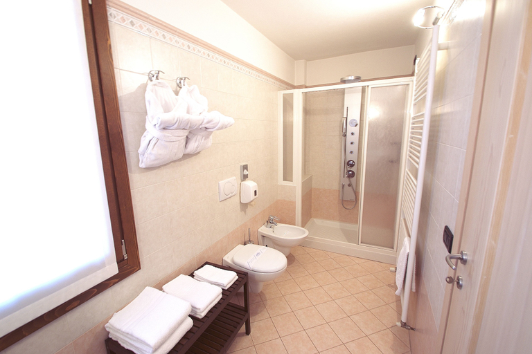 Bathroom 2, Piccolo Tibet, Sondrio