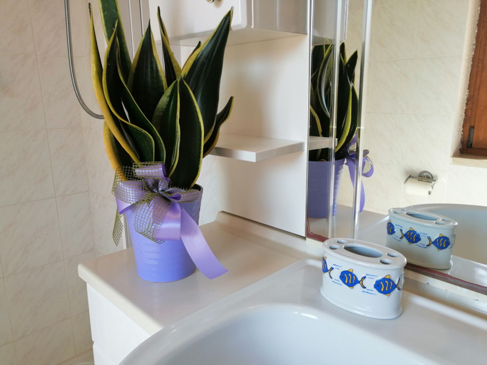 Bathroom amenities, Aria di Vacanza- Molara, Olbia-Tempio