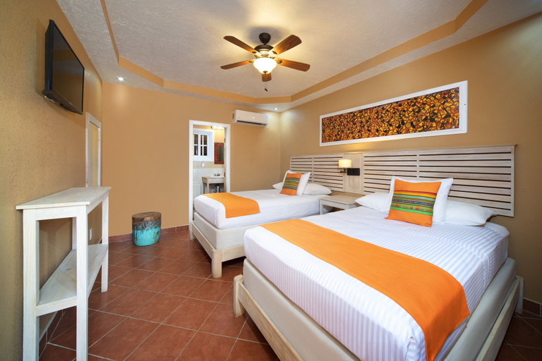 Bedroom 2, Mr. Tucan Hotel, Roatán