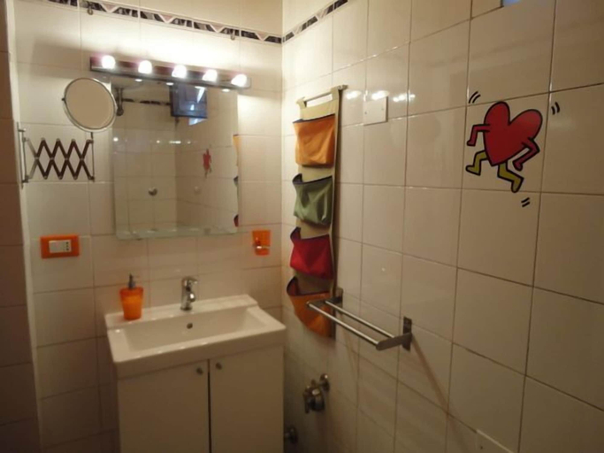 Bathroom 4, Hostel Pisa Tower, Pisa