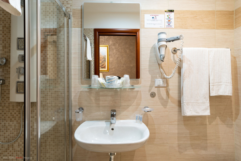 Bathroom 4, Hotel Centro Cavour, Rome