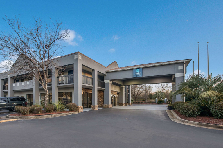 Exterior & Views