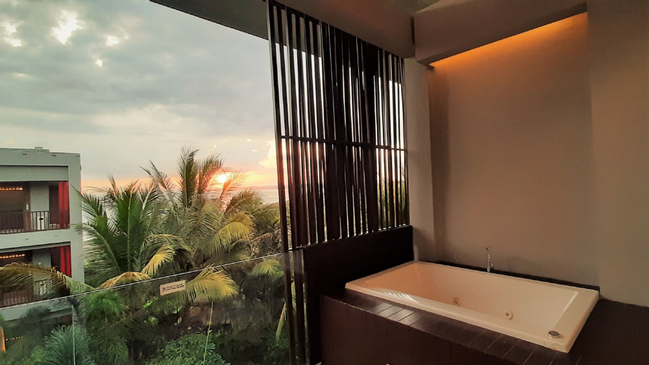 Exterior & Views 22