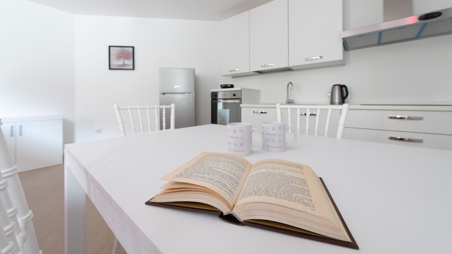 Others 5, Italianway - Villa Tola, Sondrio