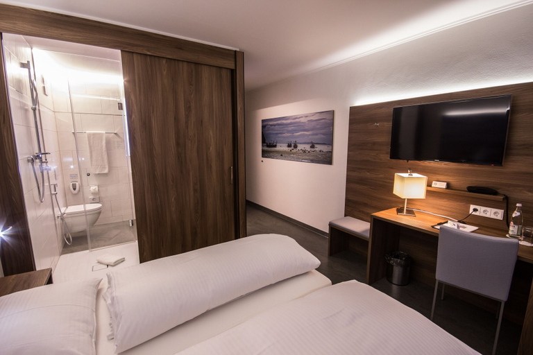 Bedroom 4, Hotel 7 Continents, Regensburg