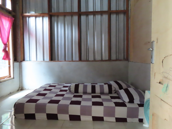 Bedroom 2, Ibu Nanik Homestay Labuan Pandan, Lombok