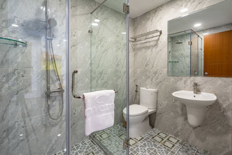 Bathroom 4, Emerald Central , District 3