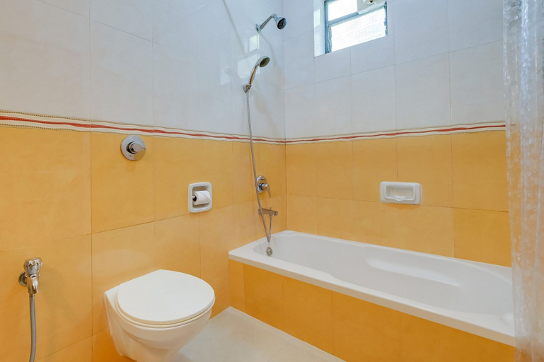 Bathroom 5, Spazio Leisure Resort, North Goa