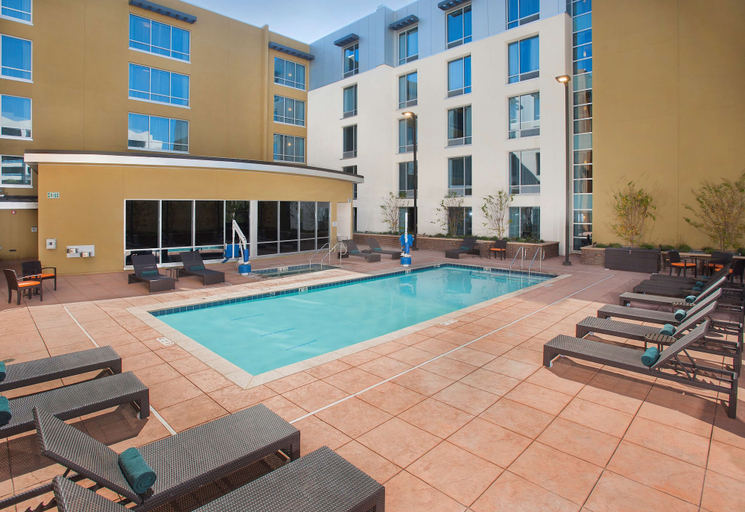 Sport & Beauty 4, Hilton Garden Inn Burbank Los Angeles, Los Angeles