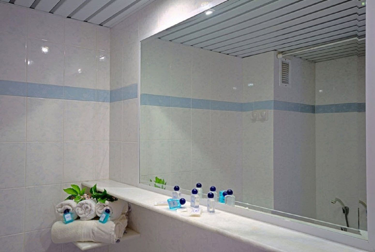 Bathroom, Hotel Astir Palace, Ionian Islands
