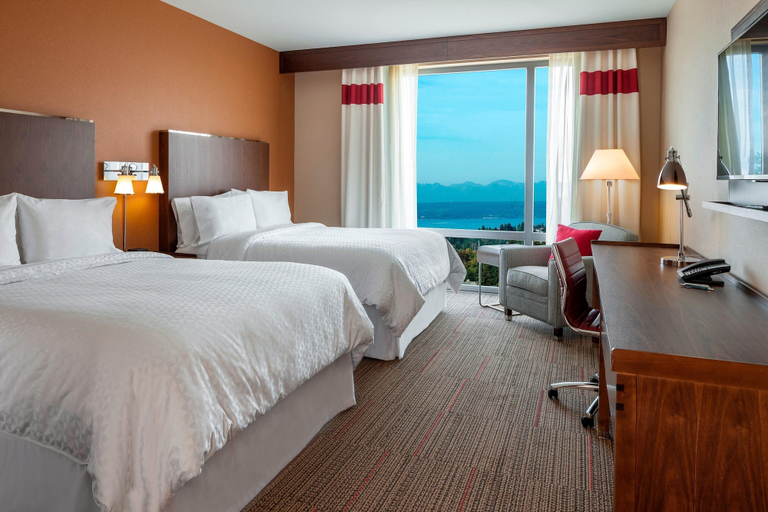 Bedroom 3, Four Points By Sheraton Seattle Airport South, King