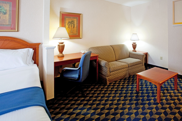 Bedroom 5, Holiday Inn Express & Suites ORANGEBURG, Orangeburg