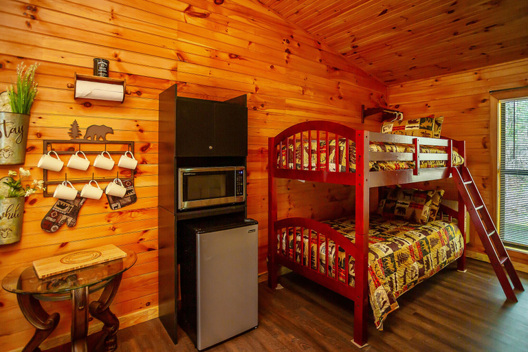 Food & Drinks 5, Bigfoot Lodge Room Four, Polk