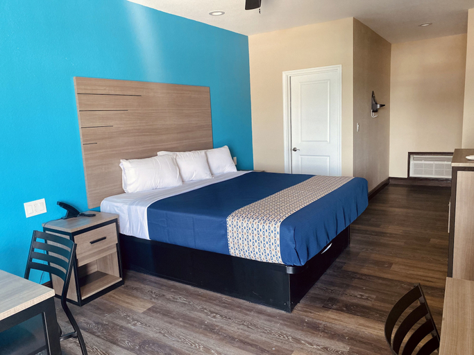 Bedroom 5, Scottish Inns & Suites Hitchcock/Santa Fe, Galveston