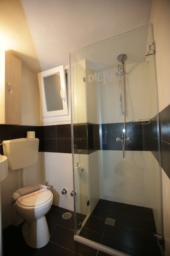 Bathroom 3, Dilion Hotel, South Aegean