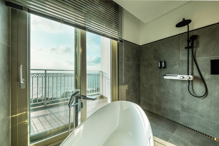 Bathroom 4, The Week& Resort, Jung