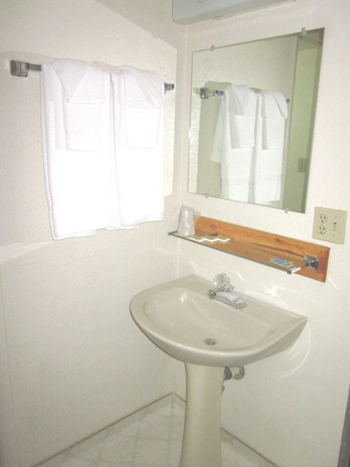 Bathroom 4, Color Country Motel, Garfield