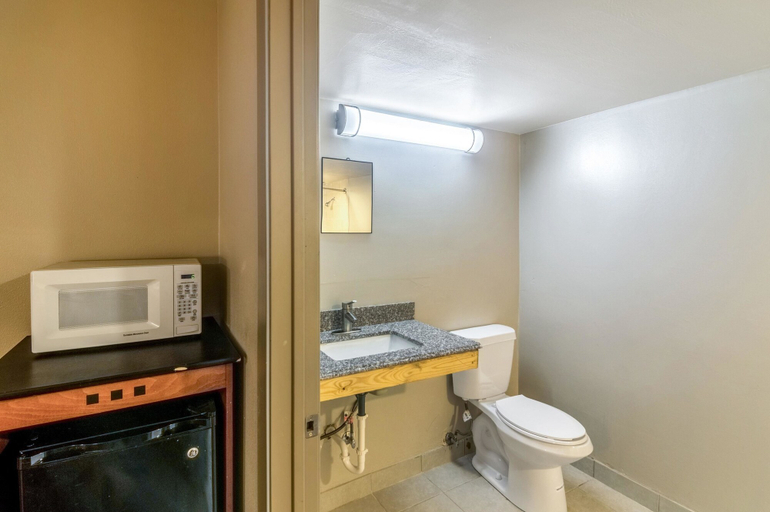 Bathroom 4, Rodeway Inn Arlington Entertainment District Area, Arlington