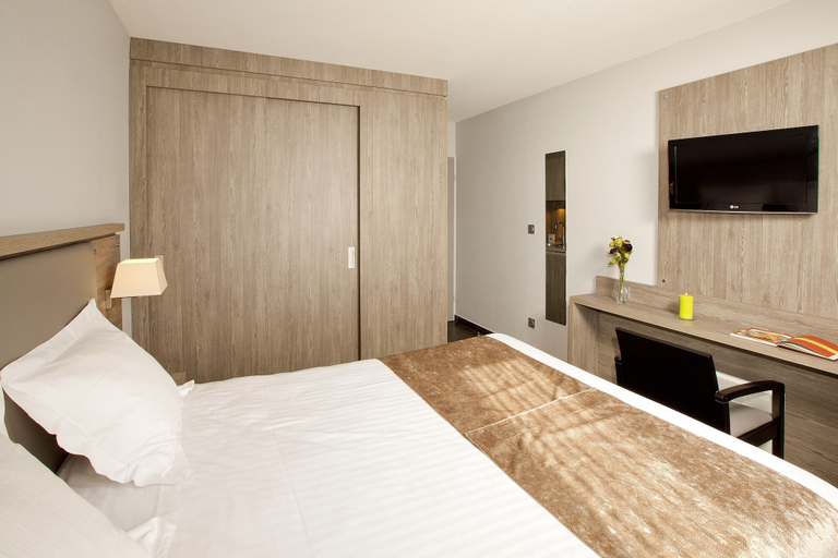 Bedroom 4, Séjours & Affaires Grenoble Marie Curie, Isère
