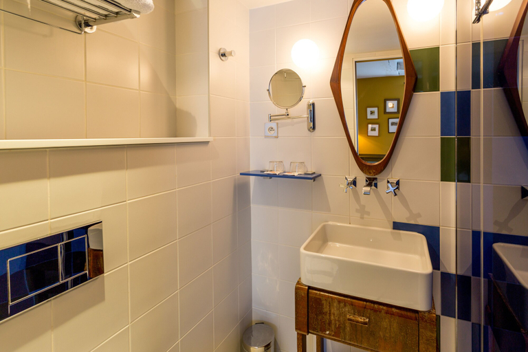 Bathroom 5, Hotel Crayon, Paris