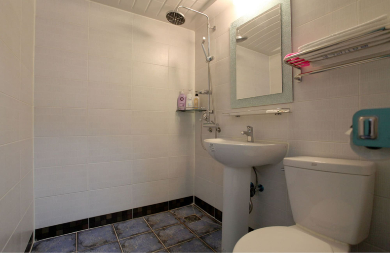 Bathroom 3, Yegrina Motel, Nonsan