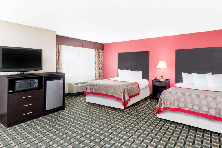 Bedroom 3, Ramada by Wyndham Vandalia, Fayette