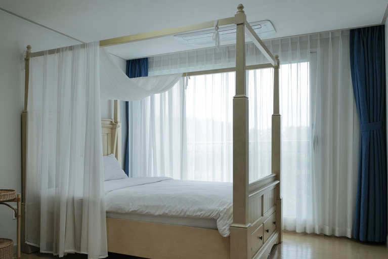 Bedroom 2, Jeju Ocean Square Resort, Seogwipo