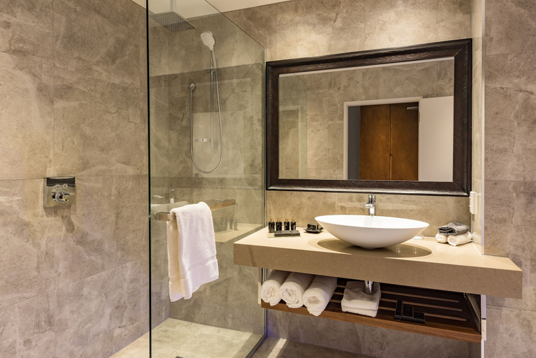 Bathroom 4, Distinction Christchurch Hotel, Christchurch