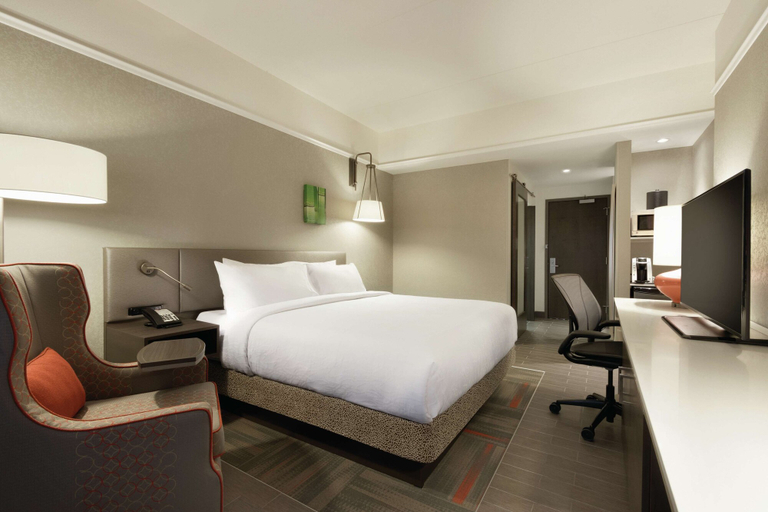 Bedroom 4, Hilton Garden Inn Calgary Downtown, Division No. 6