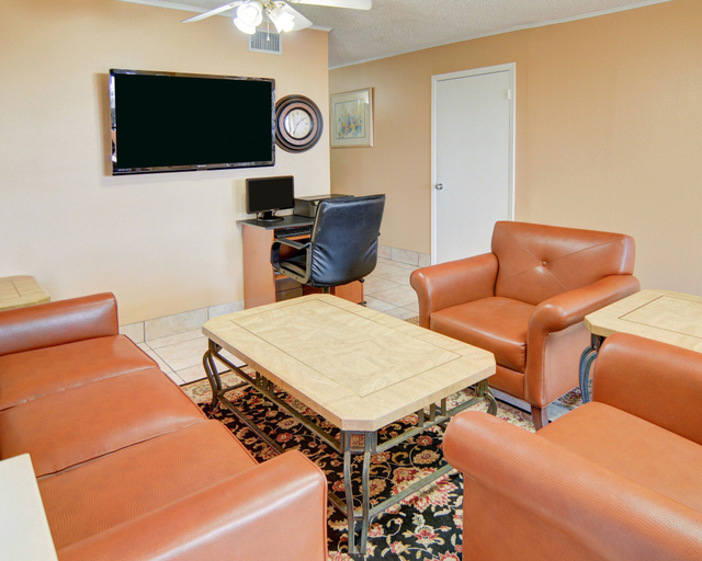 Others 5, Super 8 by Wyndham Decatur Texas, Wise