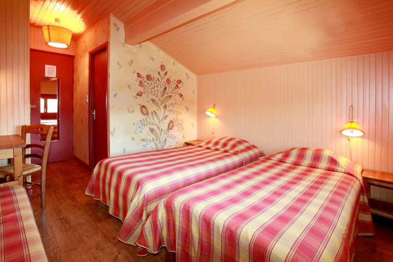 Bedroom 4, Odésia Vacances Chalet le Grépillon, Jura