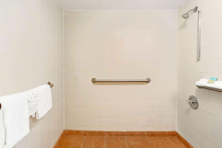 Bathroom 4, Days Inn by Wyndham Kissimmee West, Osceola
