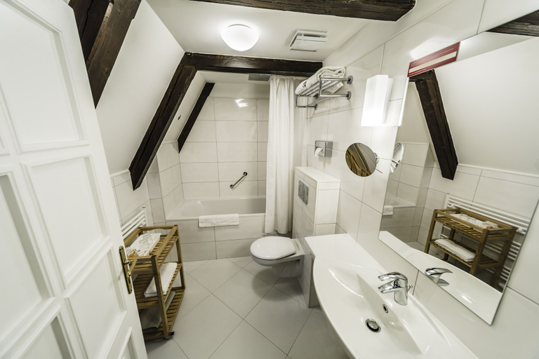 Bathroom 4, Archibald At the Charles Bridge, Praha 1