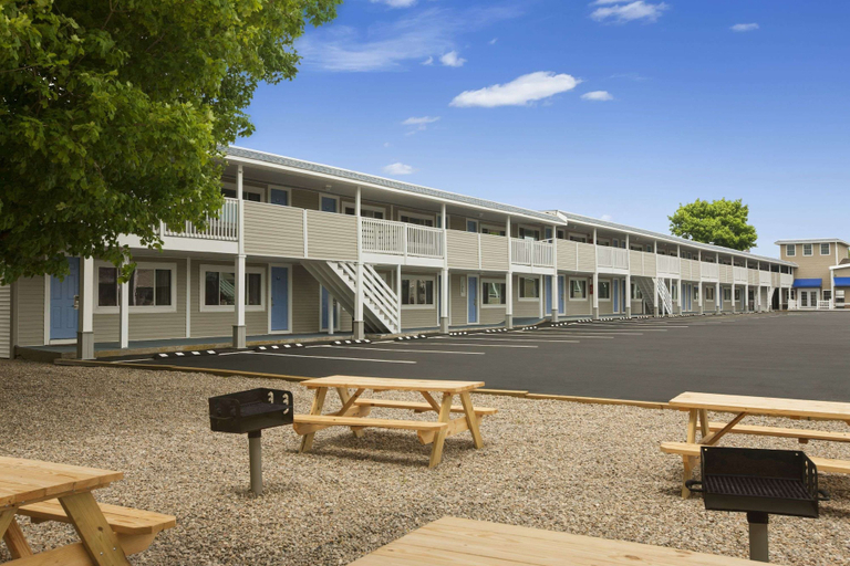 Exterior & Views 2, Days Inn by Wyndham West Yarmouth/Hyannis Cape Cod Area, Barnstable