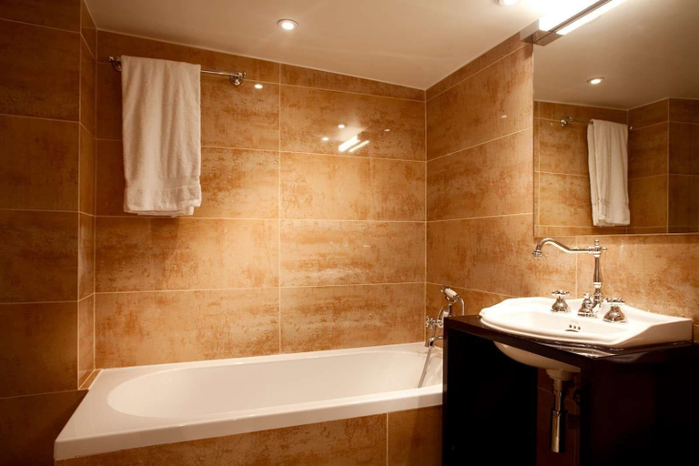 Bathroom 5, Hôtel Le Notre Dame Saint Michel, Paris