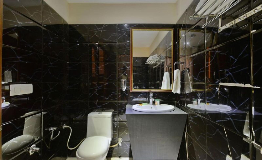 Bathroom 4, Hotel Kohinoor Palace, Ludhiana