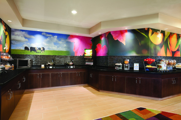 Food & Drinks 5, Fairfield Inn & Suites Lansing West, Eaton