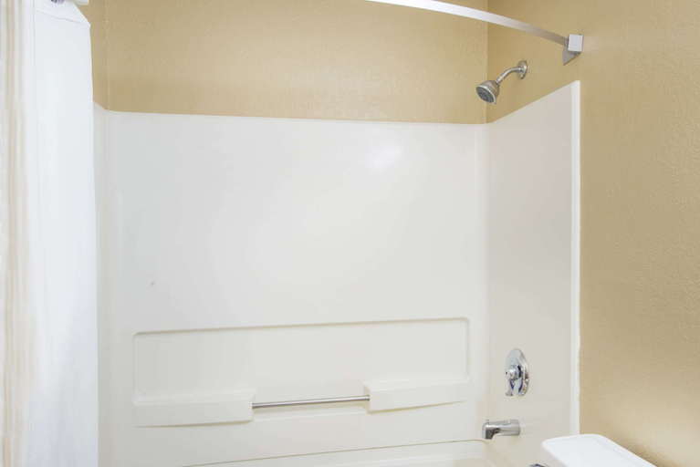 Bathroom 4, Super 8 by Wyndham Massena NY, Saint Lawrence