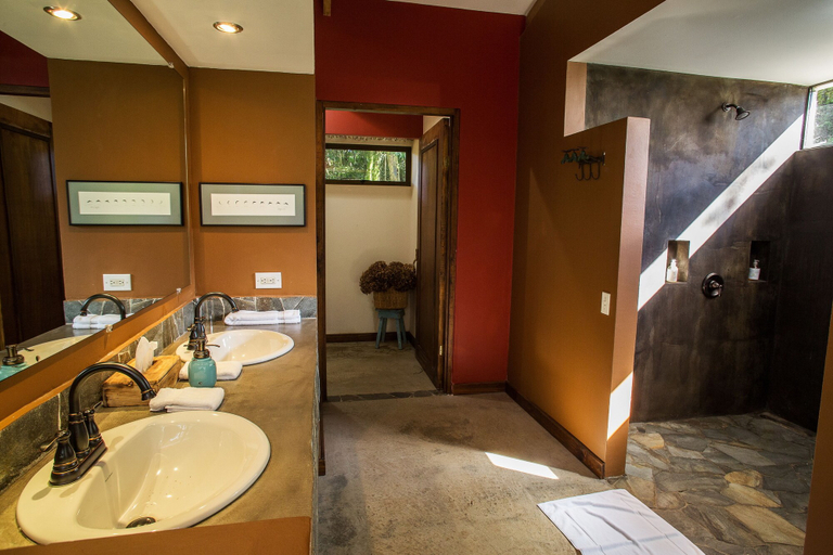 Bathroom 3, Chayote Lodge, Naranjo